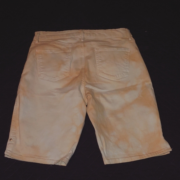 Bermuda Capris by Gloria Vanderbilt - Picture 5 of 6